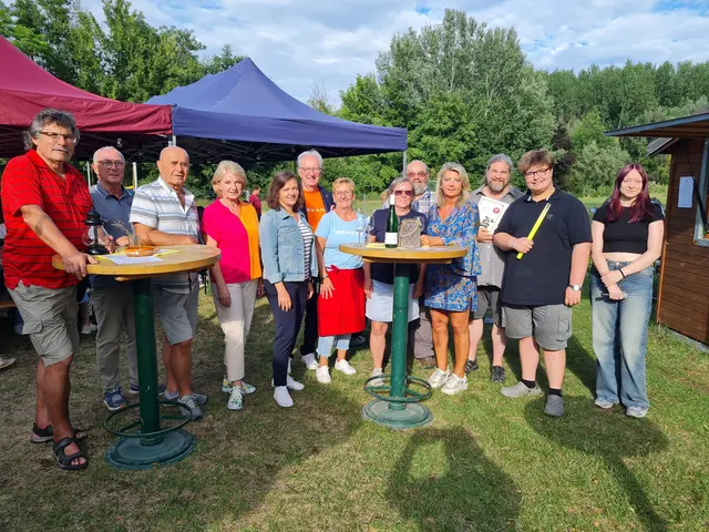 Franz Crazzolara, Rudolf Rohrhofer, GR Cornel Prejban, Vizebgm.in Eva Hollerer, StRin Alexandra Ambrosch, StR Günter Herz, Vorsitzende GRin Hannelore Rohrhofer, Romana Wurm, Arnold Spillauer (Kinderfreunde), GRin Elfie Kreitner, Klaus Bergmaier (Klavier), Paul Bergmaier (Schlagzeug), Flora Sacher (Gesang) | Foto: SPÖ Krems