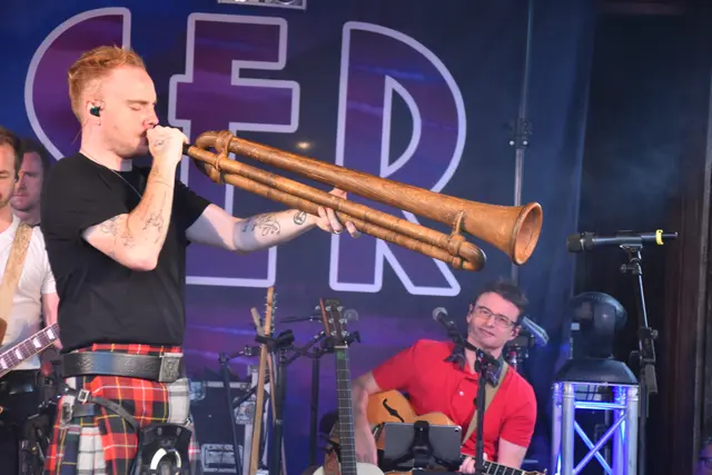 Mario Stranger mit dem Lauser-Alphorn. | Foto: Michael Strini