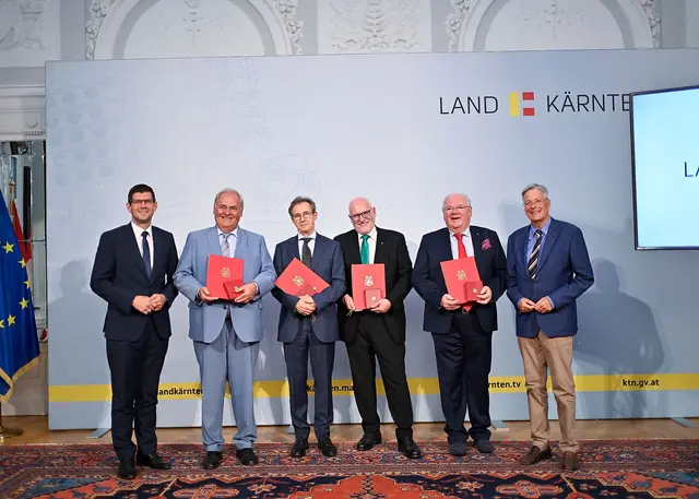 v.l.n.r.: Martin Gruber, Arnold Suppan, Primus Heinz Kucher, Karl Schwabe, Hubert Aichlseder, Peter Kaiser
 | Foto: LPD Kärnten/Bauer