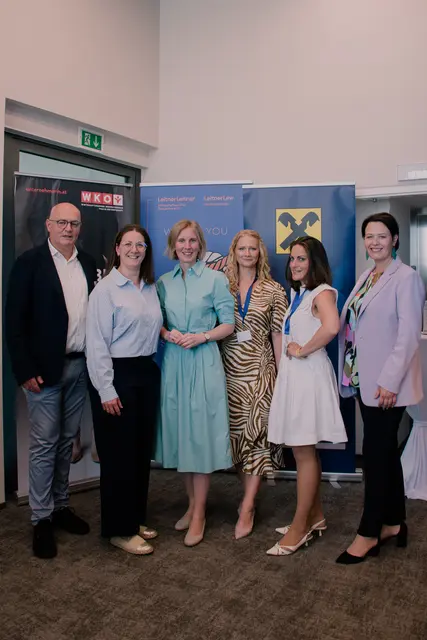 Christoph Wiesner (Bezirksstellenleiter WKO), Sibylle Schlöglmann und Lisa Fuchs, Lisa Kinast (LeitnerLeitner), Nicola Leitner-Bommer (LeitnerLaw) und Dagmar Inzinger-Dorfer (Raiffeisenbank). | Foto: LeitnerLeitner