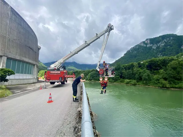 Bestens abgesichert konnte aus großer Höhe, konnte die Übung durchgeführt werden.
 | Foto: FF Weyer