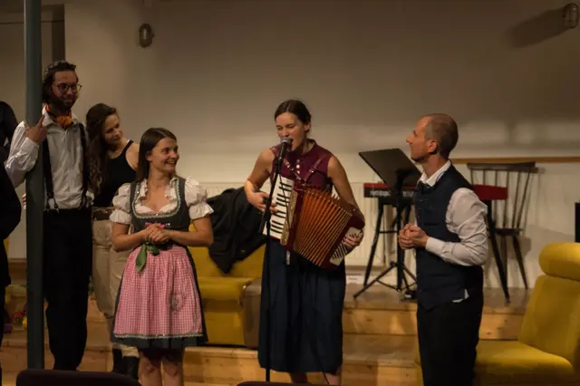 Die Musik des Stücks wurde live von Vanessa Gigele gespielt und verlieh der Inszenierung eine ganz besondere Atmosphäre. | Foto: © Alexander Sánchez