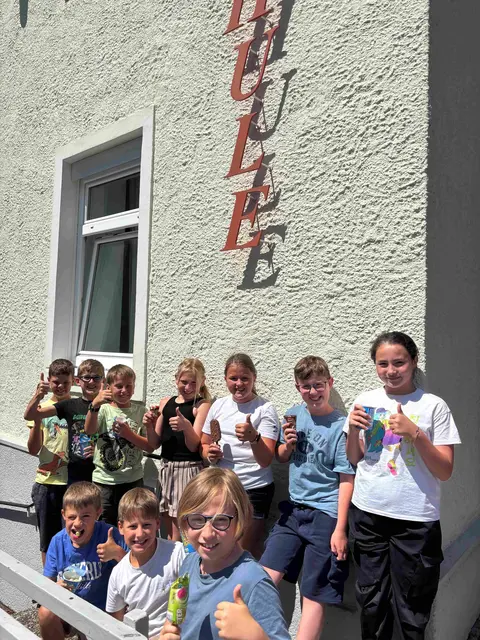Die Schüler aus Maria Schmolln freuen sich über das verdiente Eis. | Foto: VS Maria Schmolln