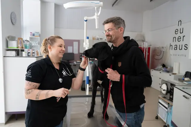 Ohne die Hilfe vieler Freiwilligen würde die Praxis nicht funktionieren. | Foto: Christoph Liebentritt