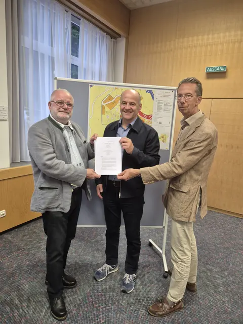 Geschäftsführer Wildburger, Bürgermeister Hermann Doppelreiter, Vizebürgermeister Kurt Payr. | Foto: SBH