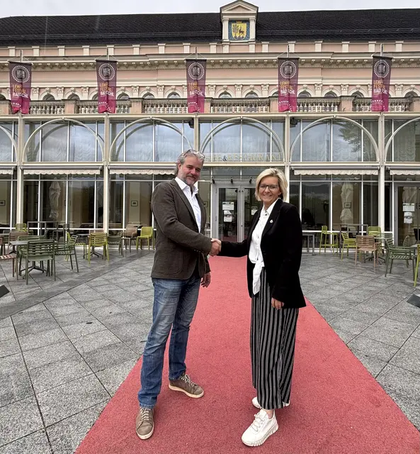 Mit klarer Vision, einem starken Netzwerk und viel Engagement geht Siegfried Lemmerer in die nächste Periode – Bürgermeisterin Ines Schiller gratuliert. | Foto: Gde. Bad Ischl