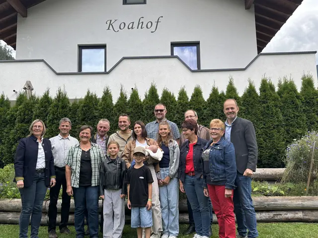 Die Familie Gager lud die Landwirtschaftskammer auf ihren "Koahof" ein. | Foto: Seelos