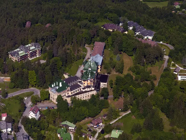 Das Südbahnhotel von oben gesehen. | Foto: Santrucek