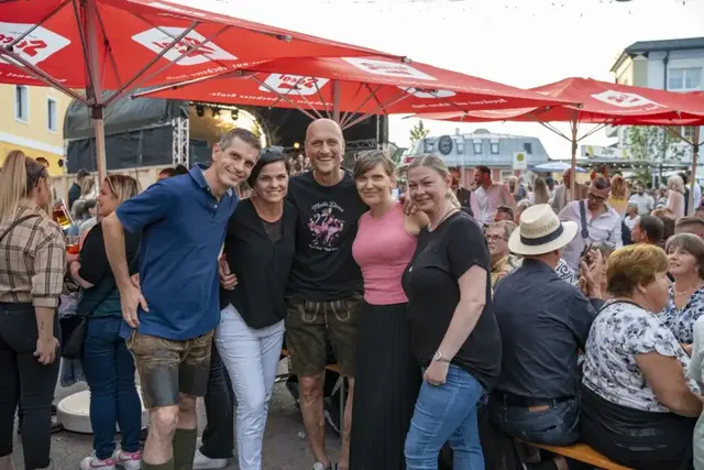 Das Organisationsteam des TVB Straßwalchen gemeinsam mit Bürgermeisterin Tanja Kreer.
 | Foto: Photoartmila