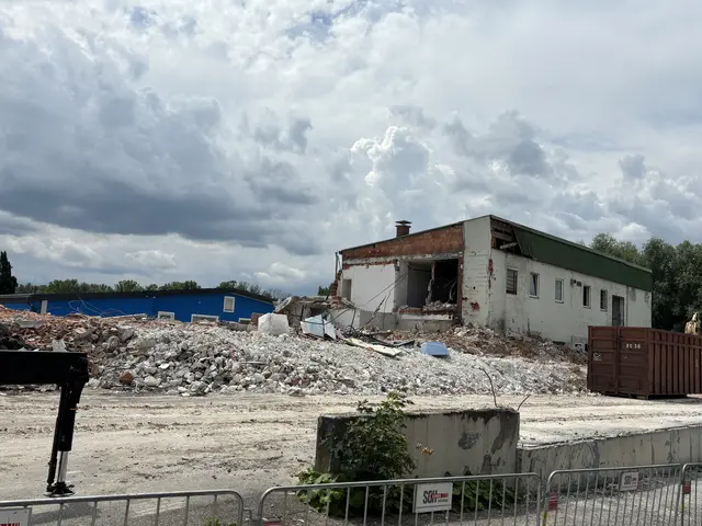 Am ehemaligen Kubai-Standort in der Linzerstraße in Schärding haben nach langem Hin und Her die Abrissarbeiten für die künftige McDonalds'-Filiale begonnen. | Foto: Mühlbacher/MeinBezirk