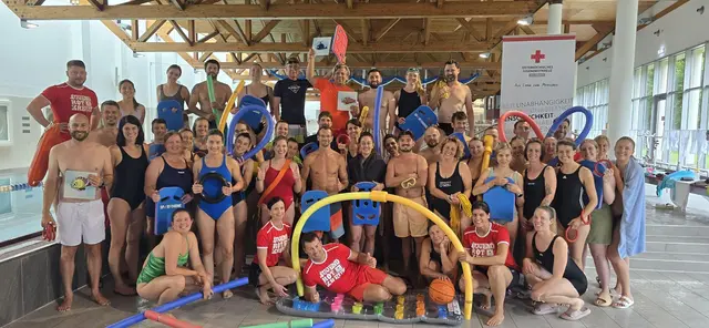 38 Lehrkräfte schlossen die Rettungsschwimm-Ausbildung des Jugendrotkreuzes Salzburg erfolgreich ab. | Foto: Rotes Kreuz Salzburg