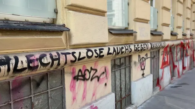 Das Gebäude des Identitären Lokals ist voller antifaschistischer Sprays. | Foto: Andreas Pölzl/MeinBezirk