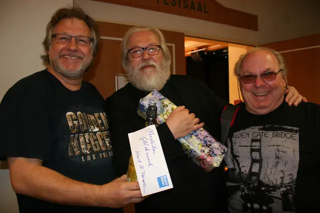 Mit Peter Zezula auf der Geburtstagsfeier von Musiker Hans Czettel. | Foto: MeinBezirk Archiv