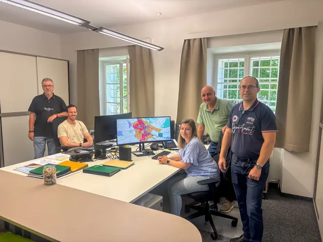 v.l.n.r.: Baudirektor Ing. Gerald Frischengruber, Bauamt-Stv. Ing. Michael Bartsch, Kerstin Freitag, Bürgermeister Gerald Höchtel, Amtsleiter OSekr. Andreas Knirsch | Foto: Marktgemeinde Sieghartskirchen