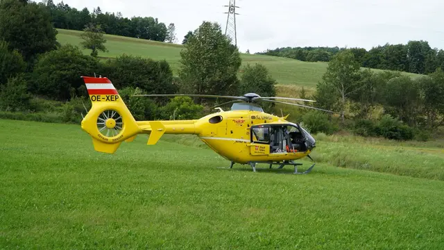 Der Notarzthubschrauber Christophorus 9 landete direkt an der Unfallstelle, doch für den Lenker kam jede Hilfe zu spät. | Foto: Doku NÖ