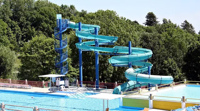 Zum Schafbergbad kommt man im Sommer öfters.  | Foto: Johannes Gress