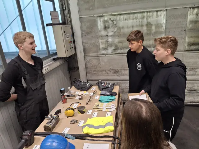 Die Voitsberger Mittelschüler interessierten sich für die Abläufe der Firma Krenhof. | Foto: Krenhof