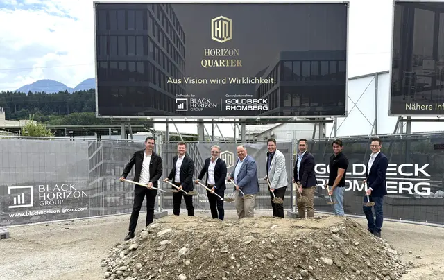 Emanuel Stocker, Florian Kirchmair (BlackHorizon), Engelbert Leobacher (Balmung Medical &amp;
BlackHorizon), Bgm. Herbert Rieder, Andreas Egger (Gemeinde Kirchbichl), Thomas Meusburger,
Simon Fuchshuber, Philipp Frangenberg (Goldbeck Rhomberg) beim feierlichen Spatenstich (v.l.).  | Foto: BlackHorizon Group