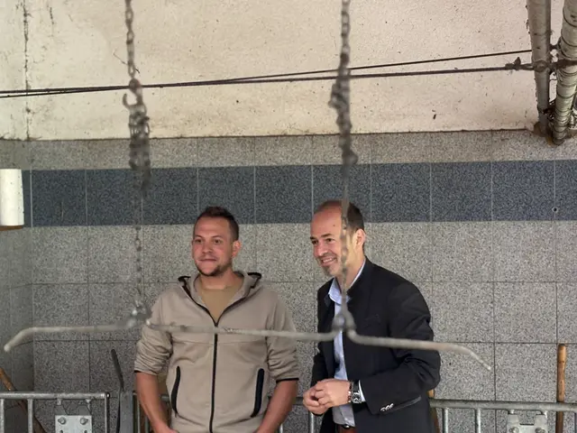 Andreas Gager führte Präsident Hechenberger durch seinen Betrieb. | Foto: Seelos