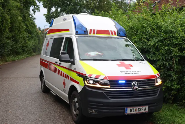 In Edt bei Lambach mussten zwei Feuerwehren ausrücken, um den Brand eines Zählerkastens zu löschen. | Foto: laumat.at