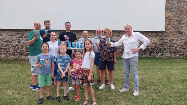 Erstmals kommen stylische Mehrwegbecher zum Einsatz, die eigens für das Mondscheinkino und das Mittelalterfest Eggenburg designt wurden. | Foto: Mondscheinkino