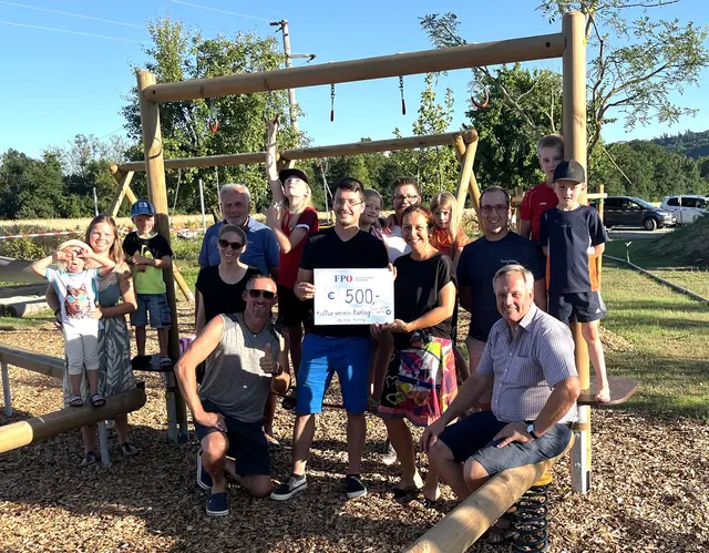 FPÖ Hartkirchen übergibt Spendenscheck an den Kulturverein Karling. | Foto: FPÖ Hartkirchen