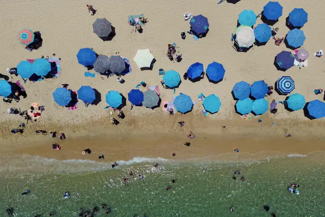 Ein beliebtes Urlaubsziel sind Destinationen am Meer. (Archiv) | Foto:  ALFREDO ESTRELLA / AFP / picturedesk.com