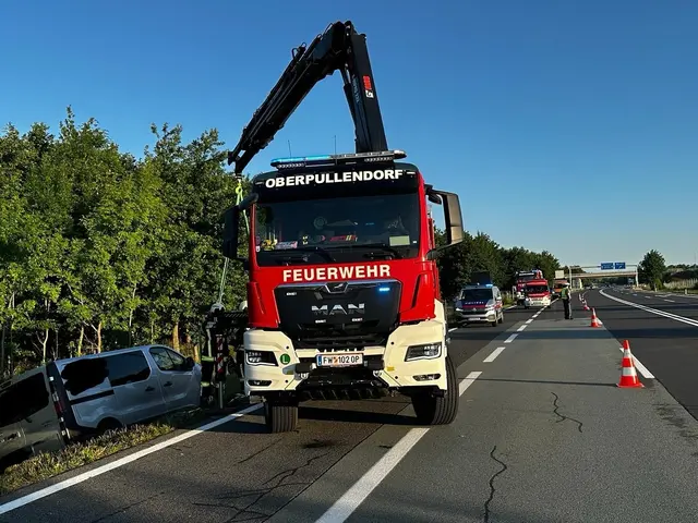 Bei einem Verkehrsunfall auf der S 31 wurde am Mittwochmorgen eine Person leicht verletzt.  | Foto: FF Oberpullendorf