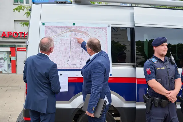 Karner sieht die Waffenverbotszone als wirksam an. Es brauche jedoch weitere Schwerpunktaktionen, versichert er. | Foto: BMI/Karl Schober