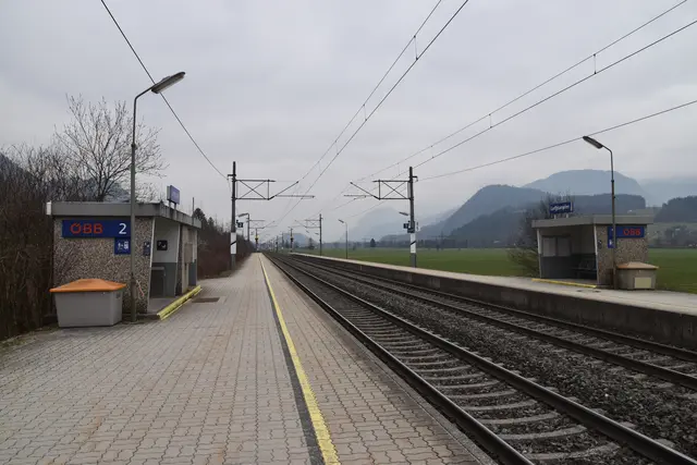 Die Bahnhaltestelle in Langkampfen wurde im Dezember 2023 aufgelassen. Jetzt bestätigt Bürgermeister Andreas Ehrenstrasser: Diese wird auch nie wieder aufsperren. | Foto: Barbara Fluckinger
