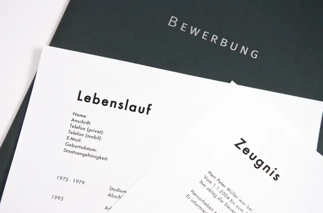 Viele Bewerbende investieren viel Zeit in perfekte Bewerbungen, doch laut einer aktuellen Stepstone-Studie weichen ihre Annahmen oft von den tatsächlichen Erwartungen der Recruiterinnen und Recruitern ab.  | Foto: stock.adobe.com/Jürgen Hüls