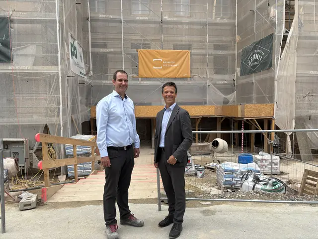 Andreas Perkhofer und Bernd Wiltschek (r.) von der BIG. | Foto: Laura Rieger/MeinBezirk