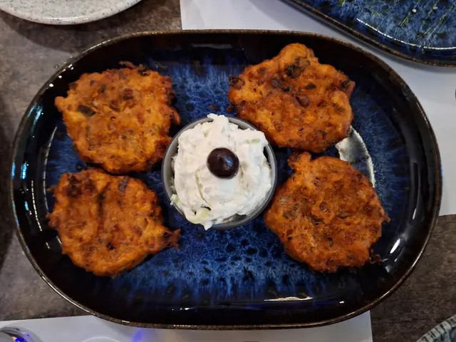 Tomatenleibchen aus Santorini, eine warme Vorspeise aus Griechenland | Foto: Copyright: Michael Ellenbogen