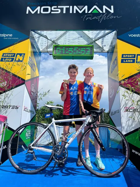 Jakob Edthofer und Anna Söser zeigten bei den Nachwuchs-Staatsmeisterschaften im Triathlon ihr Können. | Foto: Sportunion Gmunden