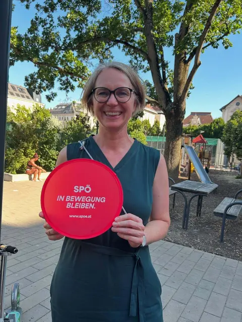 Im August ist Bezirksvorsteherin Michaela Schüchner (SPÖ) und das Team der SPÖ Penzing am 20.8. beim 49er Würstelstand in der Bujattigasse in Hütteldorf und am 27.8. beim Hütteldorfer Stadl auf der Hütteldorfer Straße 86 anzutreffen. | Foto: SPÖ Penzing