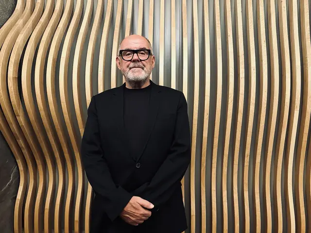 August Schmölze: bekannter österreichische Schauspieler, Theatermann und Buchautor im Interview in Kitzbühel über Kindheit, Karriere und Humor. | Foto: Schilling