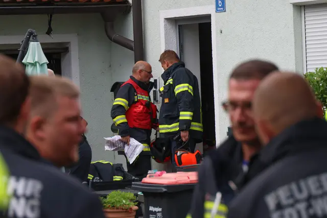 In Edt bei Lambach mussten zwei Feuerwehren ausrücken, um den Brand eines Zählerkastens zu löschen. | Foto: laumat.at