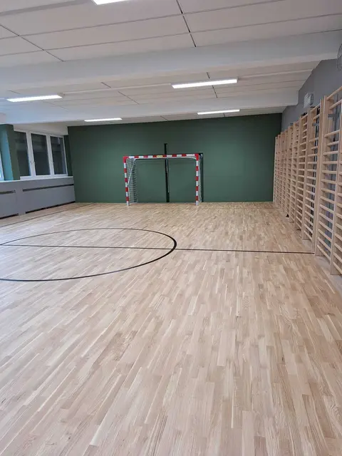 Hell und freundlich präsentiert sich der Gymnasitikraum seit der Modernisierung. | Foto: Gem. Ehrwald