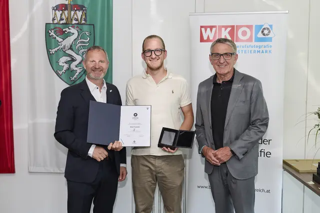 Doppelt hält besser: Für Simon Fortmüller (Mitte) gab es beim Landespreis für Berufsfotografie zwei zweite Plätze. | Foto: WKO