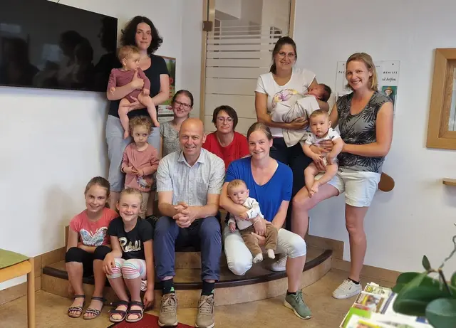 Bürgermeister Franz Fischer zu Besuch in der Mutter-Eltern Beratung | Foto: Stadtgemeinde Raabs