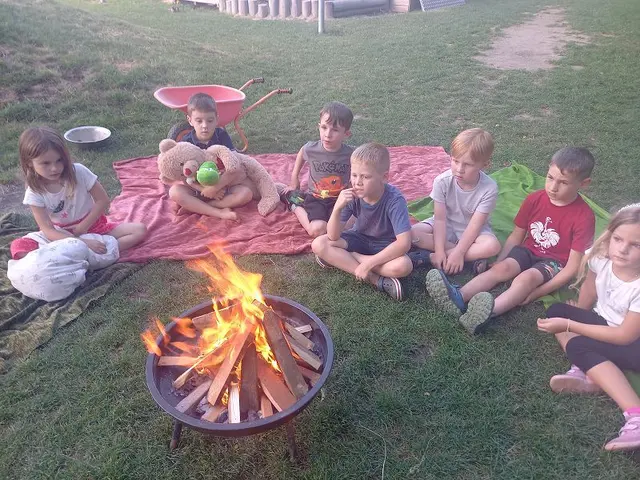 Beim Lagerfeuer im Kindergarten wartete eine Gruselgeschichte. | Foto: Gößler