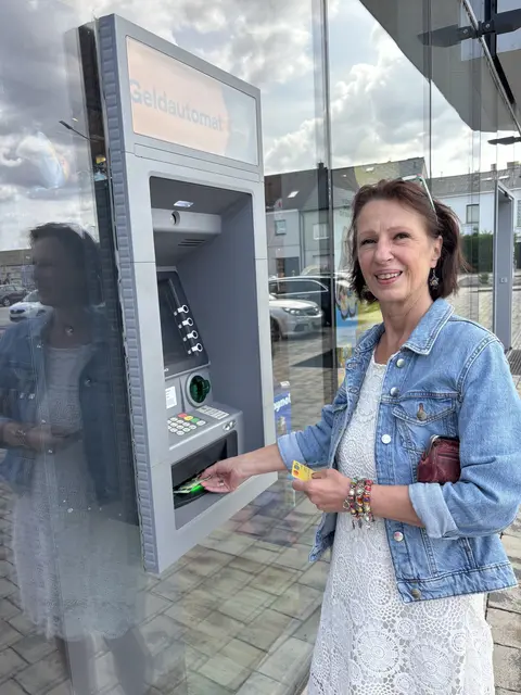 Geld wird ausgspuckt. | Foto: Alexandra Goll