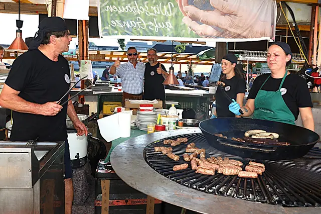 Natürlich dürfen schmackhafte Grillspezialitäten nicht fehlen. | Foto: Schleich