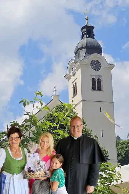 Maria Brunner, Obfrau der Trachtengruppe
Iva Schell
Stadtpfarrer Mag. Martin Edlinger