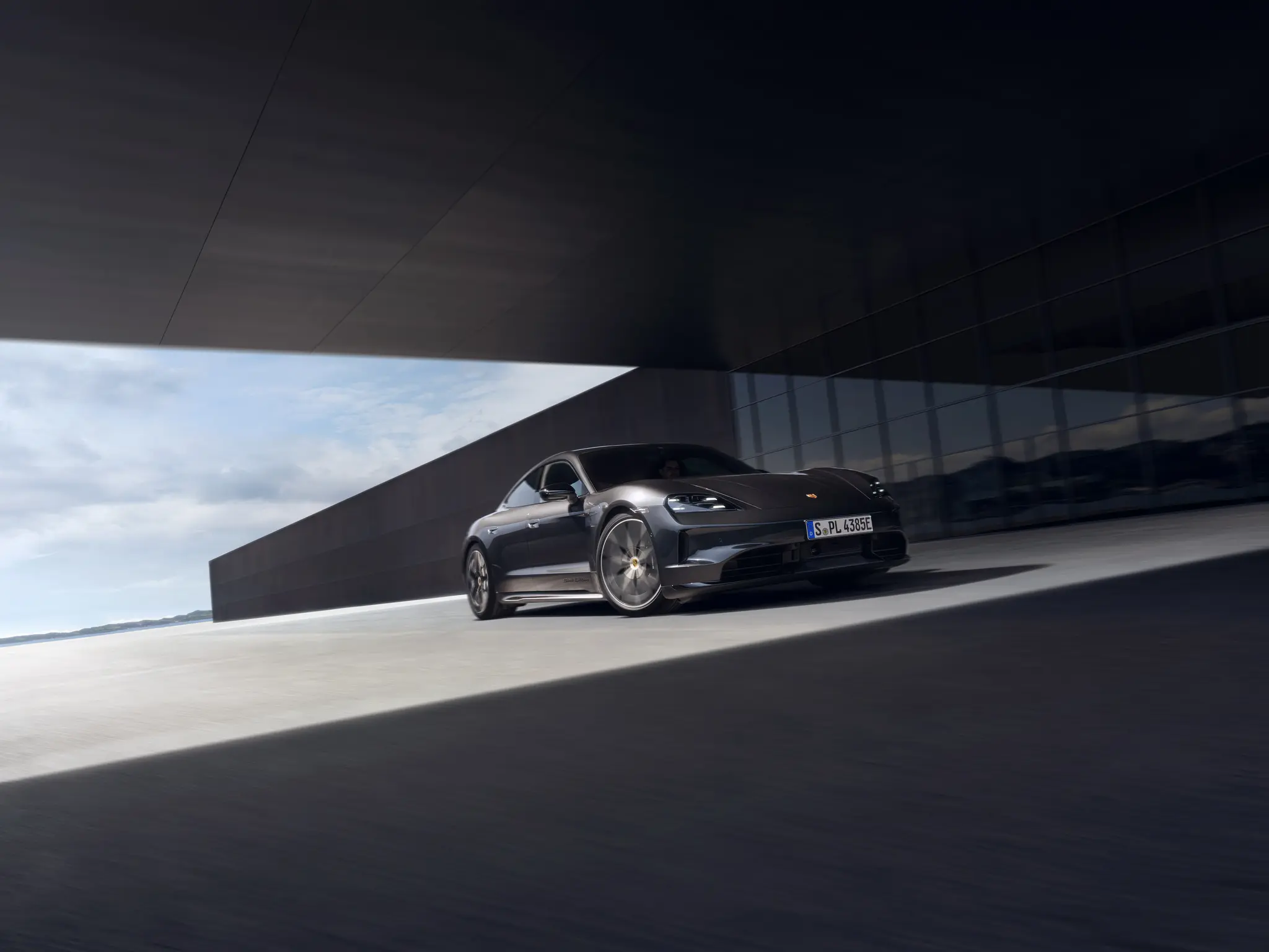 Porsche-Taycan-und-Cayenne-nun-in-Black-Edition