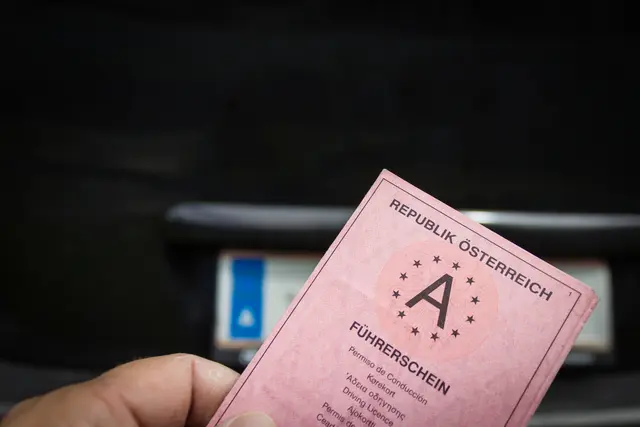 Beide mussten ihren Führerschein vorläufig abgeben. (Symbolfoto) | Foto: stock.adobe.com/at/Petra
