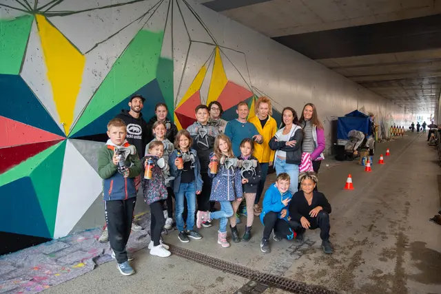 Das Nelböck-Viadukt in der Nähe des Salzburger Hauptbahnhofs bekommt Farbe. | Foto: Stadt Salzburg/Rocio Escabosa