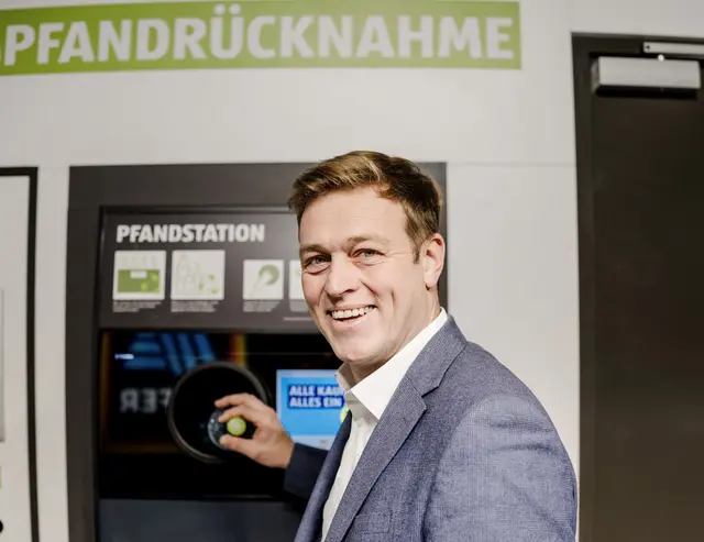 Landesrat Stefan Kaineder (Grüne) ist mit der bisherigen Bilanz zufrieden.  | Foto: Land OÖ/Werner Dedl