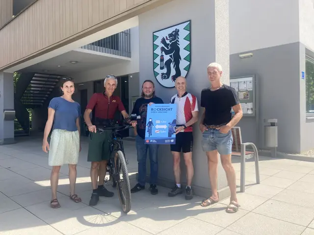 Eliza Brunmayr (FahrRad Beratung OÖ), Franz Hirsch, Bürgermeister Peter Helml, Michael Hörmandinger und Hans Obermair (v.l.). | Foto: Michael Hörmandinger
