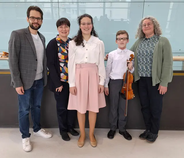 Bei dem Wettbewerb "prima la musica": Lukas Schönsgibl, Isabel Ettenauer (Lehrkraft), Illona Gáal Gyulai (Silber mit sehr gutem Erfolg), Árpád Gáal Gyulai (1. Preis mit Berechtigung zum Bundeswettbewerb), Alexandra Rapptisch (Lehrkraft) | Foto: Musikschule St. Pölten